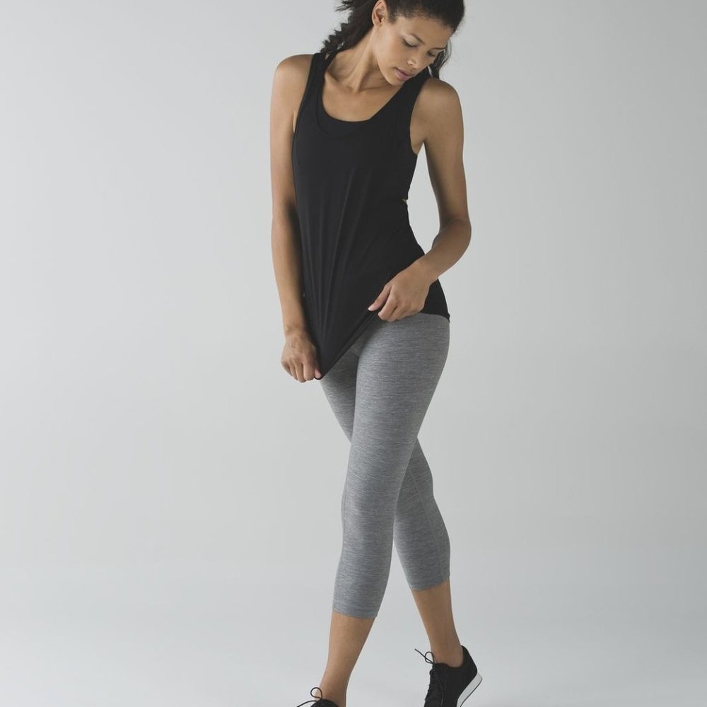 LIKE NEW! Lululemon Wunder Under Crop III, Sz 8